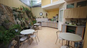 Номер с 1 двуспальной кроватью или 2 односпальными кроватями и ванной комнатой в Гостевом доме Четыре сезона